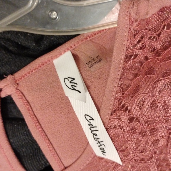 Soft pink colored top with a lacey edge, nvr worn - Picture 5 of 5